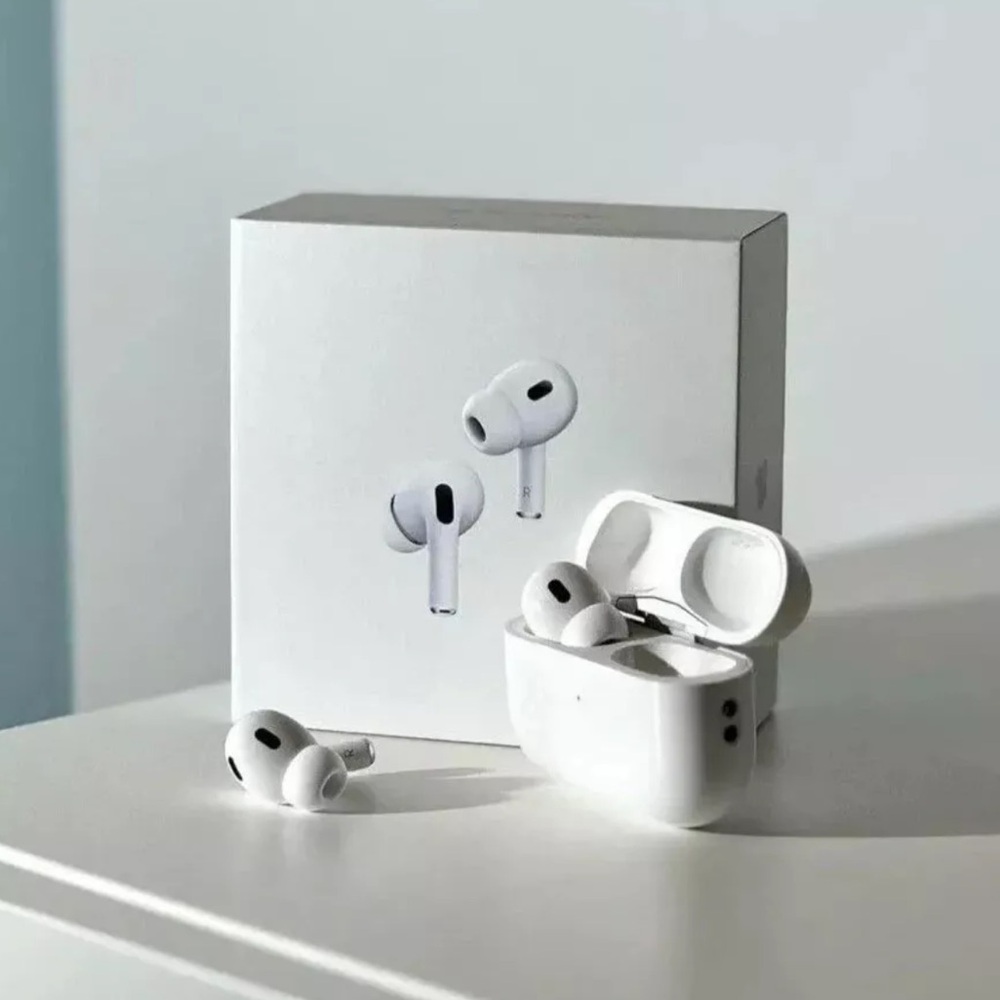 Apple AirPods Pro Earbuds New In Box/ NWT